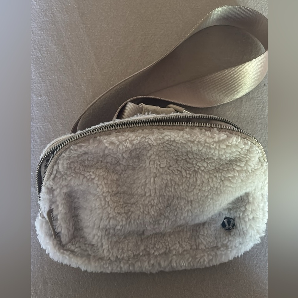 Lululemon Athletica Everywhere 1ML belt bag